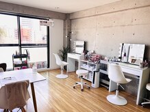 スタイルワークス ナゴヤ(Style Works NAGOYA)の雰囲気（日当たりもよく明るい店内。専用ドレッサーが女性に好評♪）