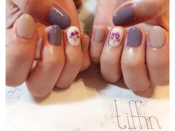 ネイルサロン ティフィン(tiffin)/アースカラー押し花ネイル