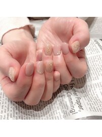 肌なじみのいいベージュネイル