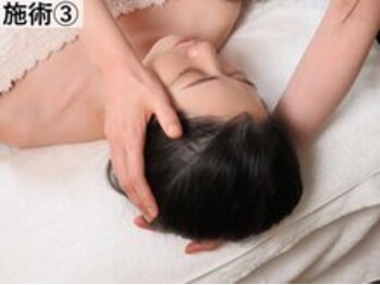 ラプリ 浜松店(Raplit)/施術3 お顔の上半分を矯正します