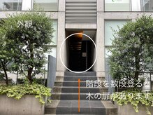 エニー アイラッシュ(enny eyelash)/【道案内９】建物の中央に入り口