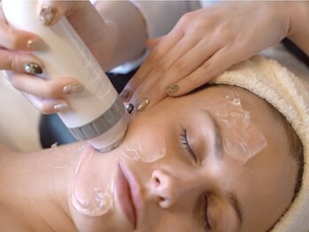 ウッドベル(WOODBELL)の写真/ICE RFの高周波でコラーゲンの生成と収縮を促し、お肌のハリと弾力を叶える◎