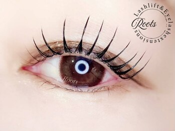 ルーツ(Roots)の写真/【2026年3月末まで通い放題】LEDエクステ￥5000～◎エクステ×パーマも大好評！メイクもラクに盛れる！