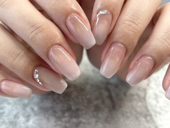 ネイルサロン プリズム(Prism)の写真/シンプルだからこそこだわりたい…!そんな女性にオススメ☆トレンドも抑えつつ上品で魅力的な指先に♪