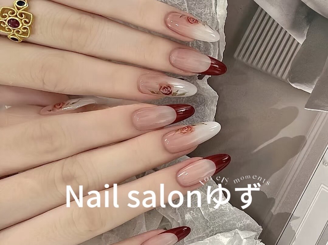 2025年-2026年冬トレンド】ボルドー フレンチのネイルデザイン集｜人気