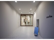 ヨーク トゥルペ(yorke tulpe)/店内入り口