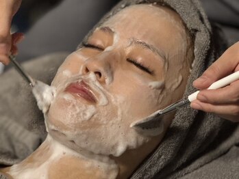 シエルフチュール(CielFutur)の写真/【完全個室】剥離なし＆痛みの少ない次世代ピーリングで憧れの卵肌へ♪ファンデいらずの素肌力をGET◎