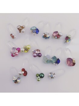 ネイル サロンティーラ(Tilla)/Vカット&球体