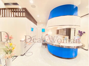 ディアウーマン(Dear Woman)/カフェのようなサロン内