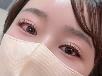 ミニョン(Mignon)の写真/≪隠れ家風アイサロン≫白基調と間接照明が心地の良いおしゃれな空間で、ゆったり施術が受けられる♪