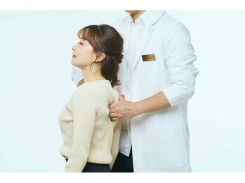 フィラメント ヨコハマ(Filament YOKOHAMA)の写真/施術後に姿勢が変わる！ゆるゆる肩甲骨はがし＋骨膜整体が人気！今だけ限定のＯＰＥＮ価格でご用意♪横浜