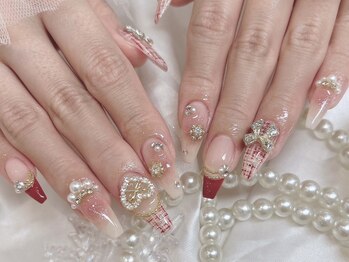 ラビィ 福岡店(Raviy)の写真/【冬の気配は指先から】季節を感じるカラーやアートをプラスしてつい見つめたくなるネイルをご提案♪