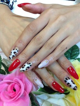 ファミーユ デ グラシュ ネイル(Famille des gracieux nail)/単色塗りアート
