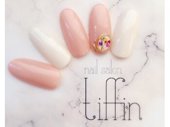 ネイルサロン ティフィン(tiffin)/押し花パーツをポイントに☆