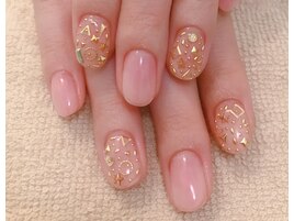 シンプルひとくせネイル