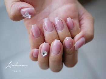 レクレルールトウキョウ(L'eclaireur Tokyo)の写真/【シンプルデザイン×キラキラ×似合わせカラー】モテ可愛系ネイルで指先も気分も華やかに♪