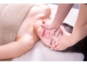 小顔フェイスラボ 梅田茶屋町店(小顔Face Labo.)の写真/【結果重視の小顔&整体コルギサロン】究めの技◆コルギ×独自の整体技術で美小顔!<“超絶”小顔体験!>