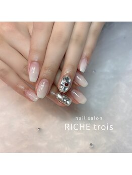 リッシュ トロワ(RICHE trois)/キラキラ埋めつくしアート!