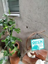 ほぐし手すっきりん 那覇小禄店/入口よこ もみほぐし　小禄