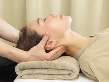 エモアメディカル整体院 麻布十番(Emoaメディカル整体院)の写真/デスクワークの増加で首/肩の辛さに悩む方が急増中◎施術直後だけ調子がいい!その場しのぎはもう終わりに★