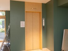 タクミリラックス LEALEA 武蔵中原店(TAKUMI Relax)/エレベーター（正面）
