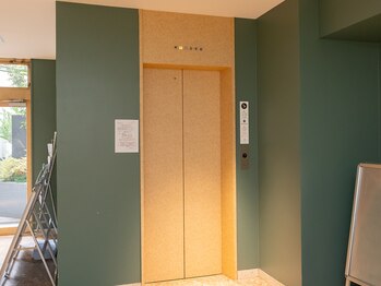 タクミリラックス LEALEA 武蔵中原店(TAKUMI Relax)/エレベーター(正面)