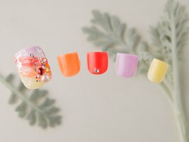 華やかなフットネイル