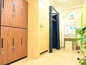 ウイング(WING)/更衣室とロッカースペース