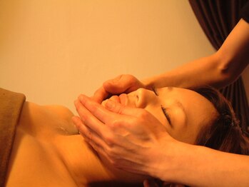 アマンドゥ ウュ(Amande oeil)/フェイシャル