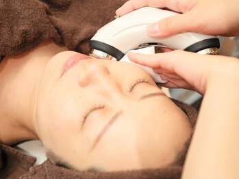 ヤクルトビューティエンス(Yakult Beautiens)の写真/【最高峰のエイジングケアでハリ・弾力アップ】特許取得のラメラ粒子でお肌の土台にはたらきかけます!