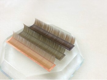 リリーラッシュ 国分寺北口店(LilyLash)の写真/おしゃれなニュアンスブラウンのエクステで周りと差がつく柔らかなお目元に♪お色味のMIXも追加料金なし◎