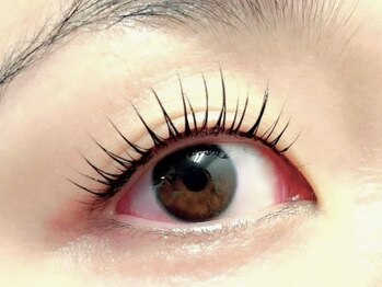 リリーアイラッシュ(LILY eyelash)の写真/【マスカラをしたような黒く艶のある仕上がり♪ブラックティント導入!】毛が細い/ハリがない等のお悩みに◎