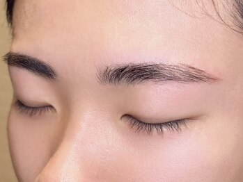 アイラッシュサロン ココロ(cocoro)の写真/美容WAXで垢抜けた目元に♪プロにおまかせ！【アイブロウスタイリング¥4950】《メンズもOK!!》