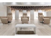 エムスラッシュ 横浜元町店(M.SLASH)の雰囲気（リクライニングチェア・フットバス完備◎フットケアお任せ下さい）