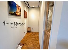 ザ ベルネス(The bellness)/店内に入るとアートがお出迎え