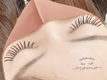 モモ(momo)の写真/【スピード施術×高技術】まつ毛の状態を見極めて一本一本丁寧に施術するからモチの良さ◎自然な仕上がり!!