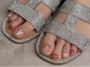 ミキュア(MICURE)の写真/足元を華やかに彩るフットネイルで、夏のスタイルをアップデート☆お得な回数券もご用意！
