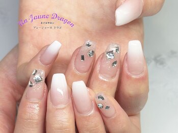 アン ジョーヌドラゴ/【自爪ネイル】ホワイトグラデ