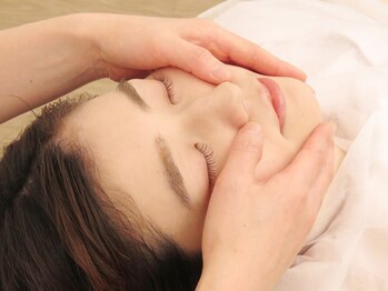 北原美顔の写真/両ホホにうっすらできたシミが気になる方に必見◎シミケア用エッセンスを使用しながら直接アプローチ♪