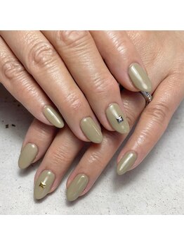 ヘアーアンドネイル ルシア(Hair&Nail Lucia)/ワンカラー×スタッズネイル!