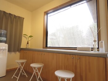 アール 作新前通り店(R)/待合室