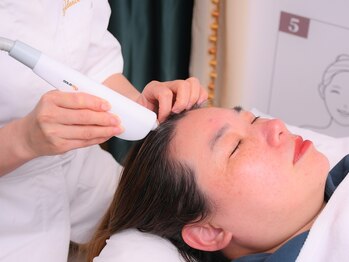 ゴールデンセル(golden cell)/頭皮洗浄で頭スッキリ★