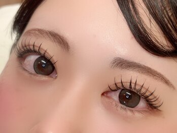 フェリチータ(Felic’ita)の写真/パリジェンヌ×エクステで下がりまつ毛解消!瞳に光が入り垢抜け目元に◎ナチュ盛り~濃いめまで自由自在♪