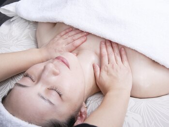 ハチハチ(808)/首肩から整える小顔ケア