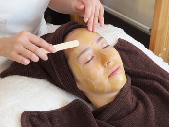 ユニエビューティー(Unie Beauty)の写真/【毛穴の引き締め効果◎】艶肌水光Wax脱毛でお手入れの難しいお顔の産毛や古い角質を除去！もっちり肌に♪