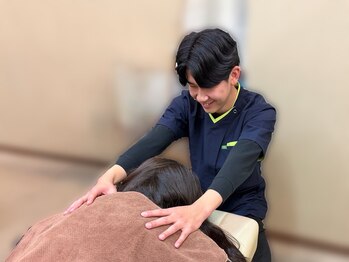 門司駅やわらぎ鍼灸整骨院/施術中