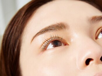 バンビッシュ 新宿三丁目店の写真/最新眉毛パーマ☆ハリウッドブロウリフトで話題♪圧倒的なリピート率のサロンで自分史上最高のアイブロウ◎