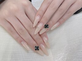 肌馴染みの良いヌーディーネイル