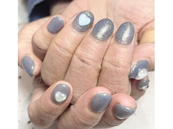 ヘアーアンドネイル ルシア(Hair&Nail Lucia)/青ラメのワンカラーにハートを!