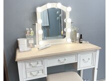 アイリス ラッシュアンドブロウ(Iris lash&brows)の雰囲気（メイクスペース完備★施術後はドリンクをご用意しております♪）